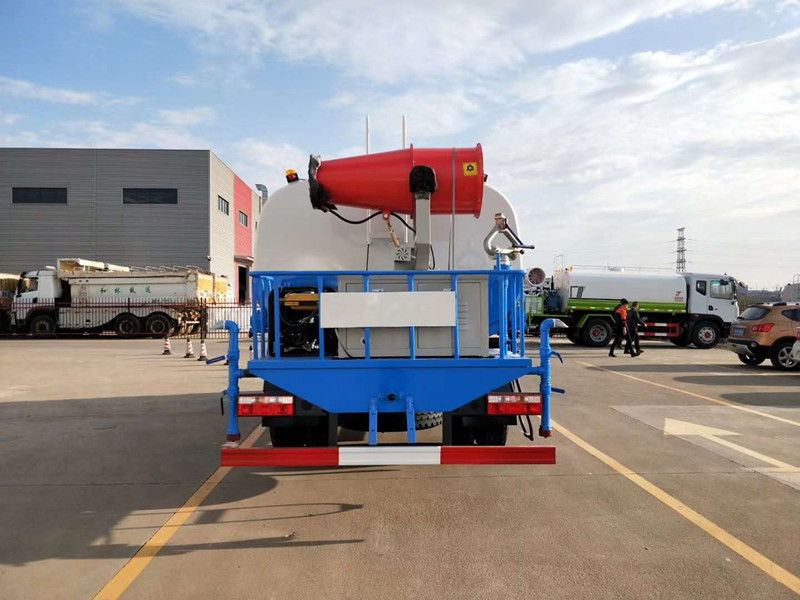 國六東風(fēng)D9 15方噴霧車