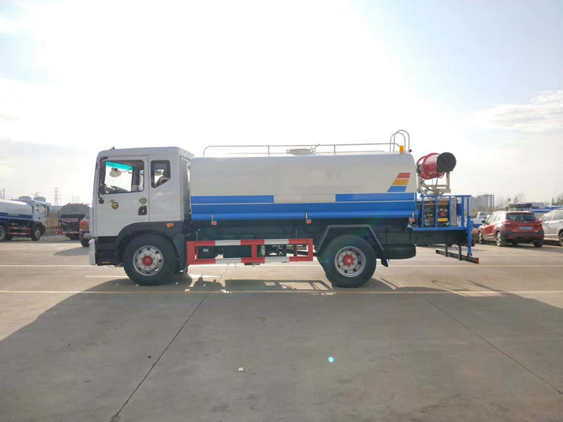 國六東風(fēng)D9 15方噴霧車