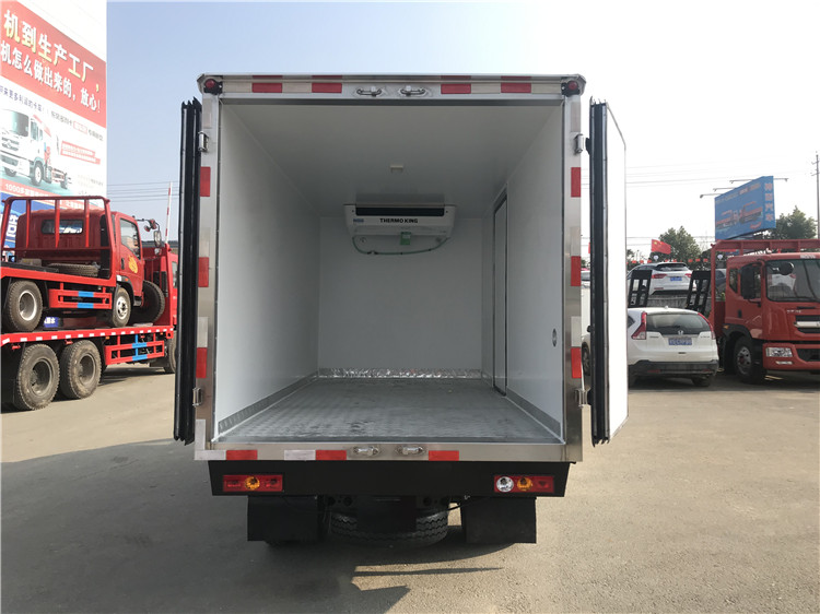 國六 福田祥菱M(3.7米冷藏車)