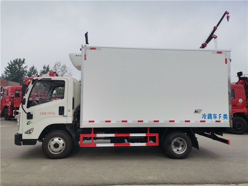 國六江鈴凱運4.2米肉鉤冷藏車