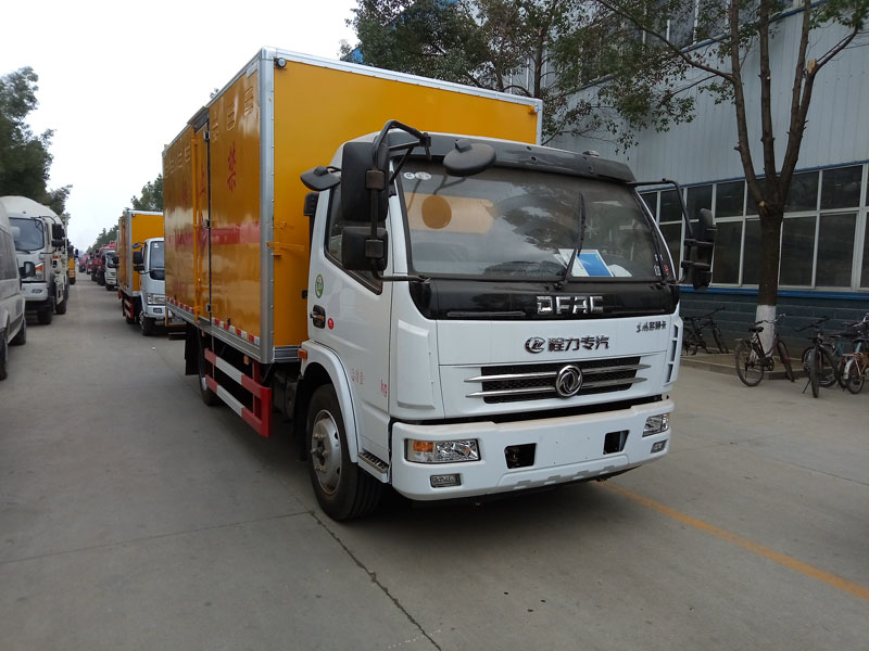 多利卡5.1米(6.4噸)液體廂式車